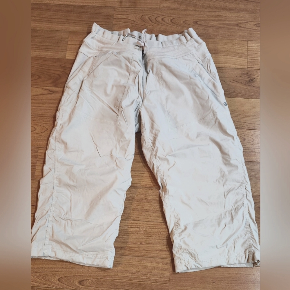 LULULEMON lined capri Size 12